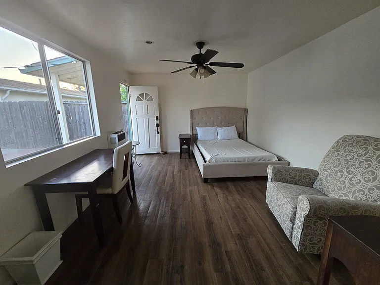 1810 Vicente Dr — Photo 4