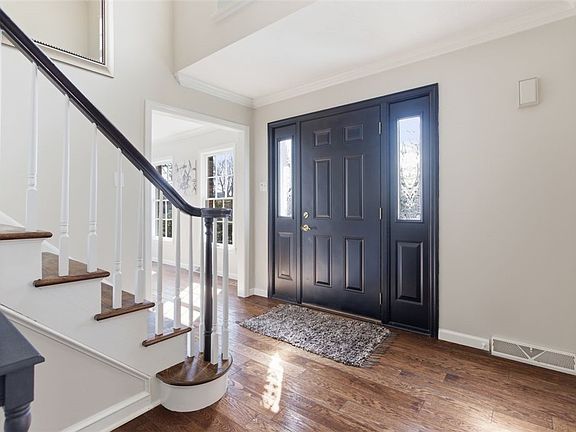 2nd image of 2529 Lindenwood Dr