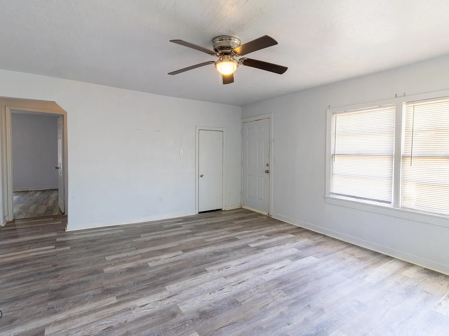2 bed, 1.0 bath, 909 sqft, $950 — Photo 4