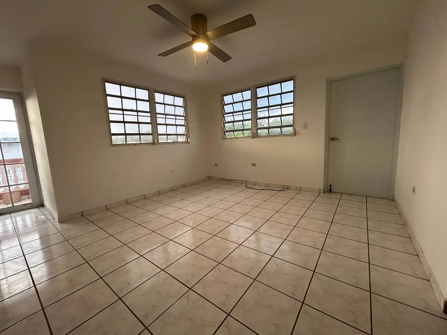 Studio, $1,350 — Photo 2