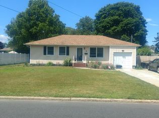 5 Gale Rd, Oakdale, NY 11769