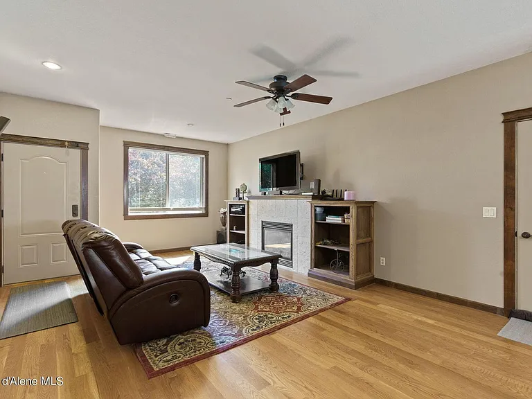 1315 E Mordyl Loop — Photo 4