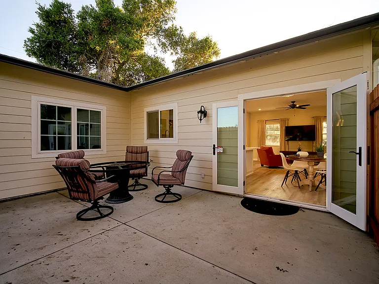 590 N Kellogg Ave — Photo 20