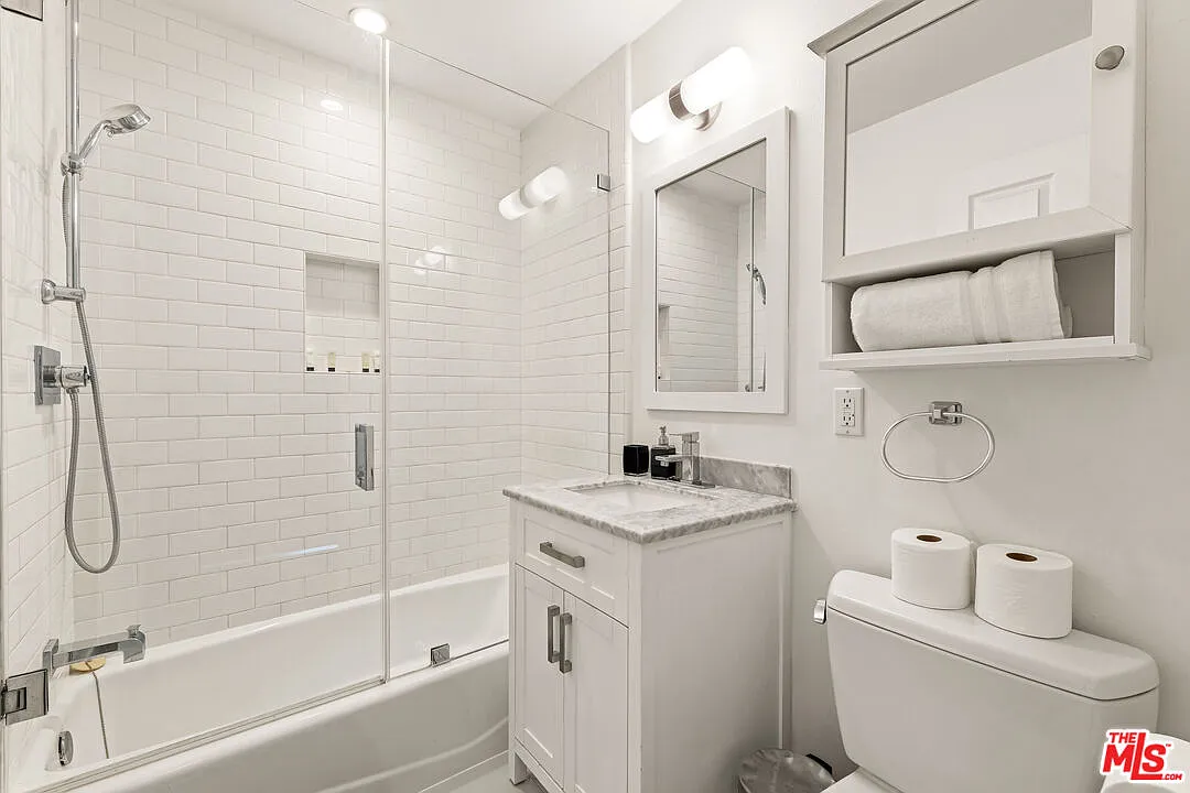 3 bed, 2.0 bath, 1122 sqft, $4,300 — Photo 4