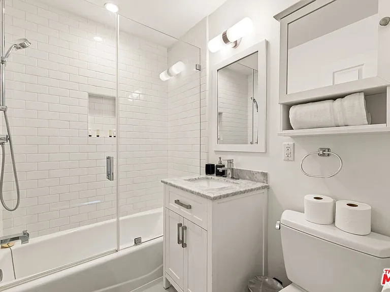 2741 S Palm Grove Ave — Photo 4