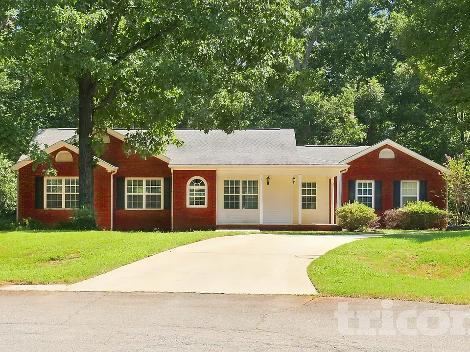162 Robbens Dr