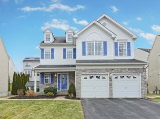 606 Patricia Cir, Stewartsville, NJ 08886
