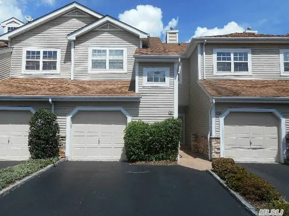 21 Sagamore Dr, Plainview, NY 11803