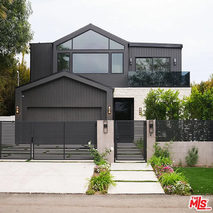6 bed, 6.5 bath, 5477 sqft, $30,000 — Photo 1