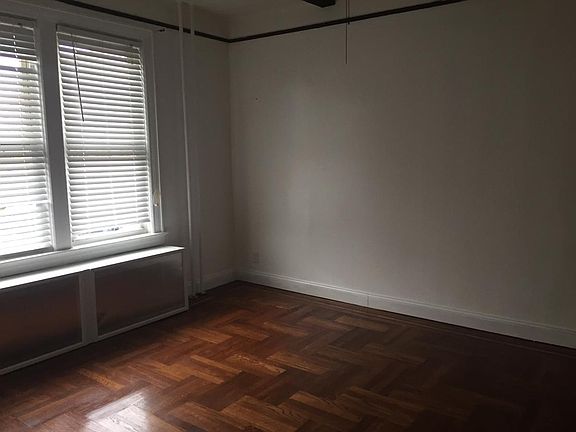 4th image of 2430 Wallace Ave #2