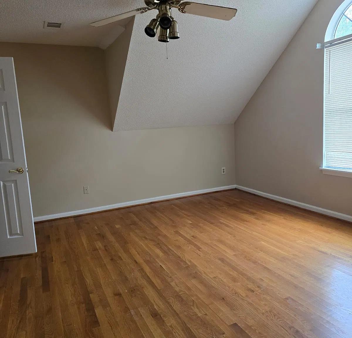 2 bed, 1050 sqft, $1,250 — Photo 2
