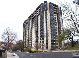 1265 15th St APT 12M, Fort Lee, NJ 07024