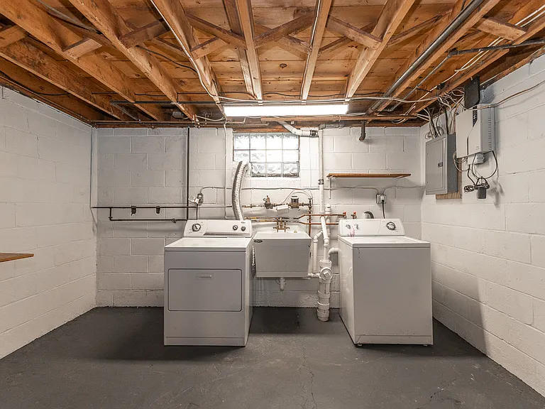 437 Elizabeth St — Photo 28