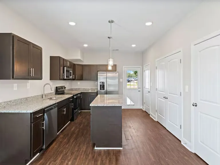 841 Professional Park Dr — Photo 1