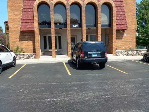 8431 Wilmette Ave APT 102, Darien, IL 60561