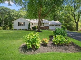 8 Greenwood Dr, New City, NY 10956