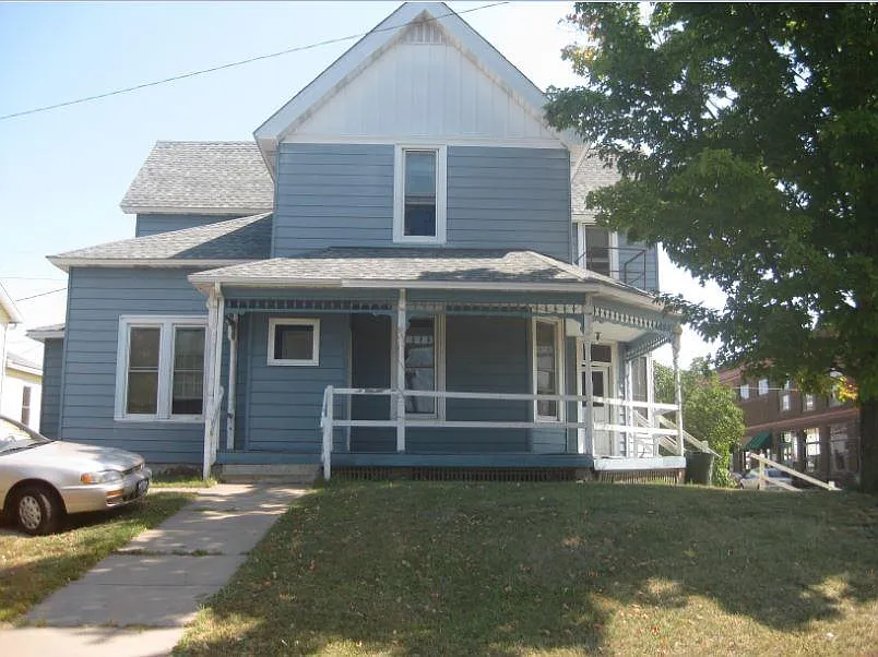 3 bed, 900 sqft, $875 — Photo 1