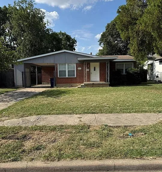 2203 Tolosa Dr — Photo 1