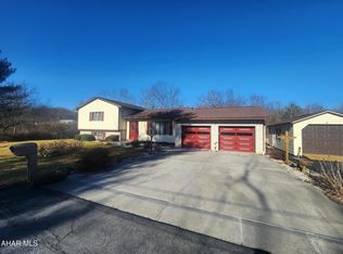 1876 Sherwood Rd, Altoona, PA 16602