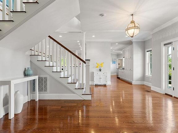 2nd image of 22 Crooked Ln