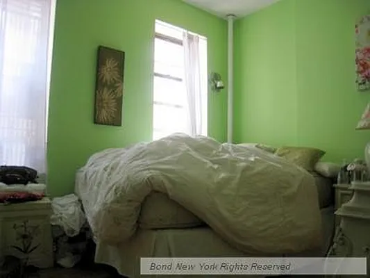 Rented by Bond New York | media 63