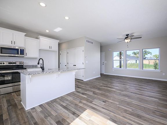 3rd image of 939 Cottonwood Ct