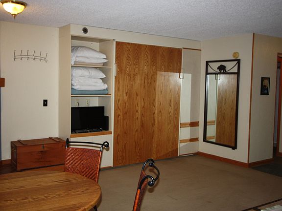 4th image of 310 Iron Horse Way