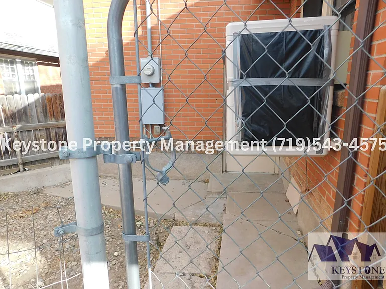 1233 Berkley Ave — Photo 15