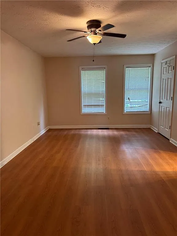 3 bed, 3.5 bath, 1248 sqft, $1,900 — Photo 4