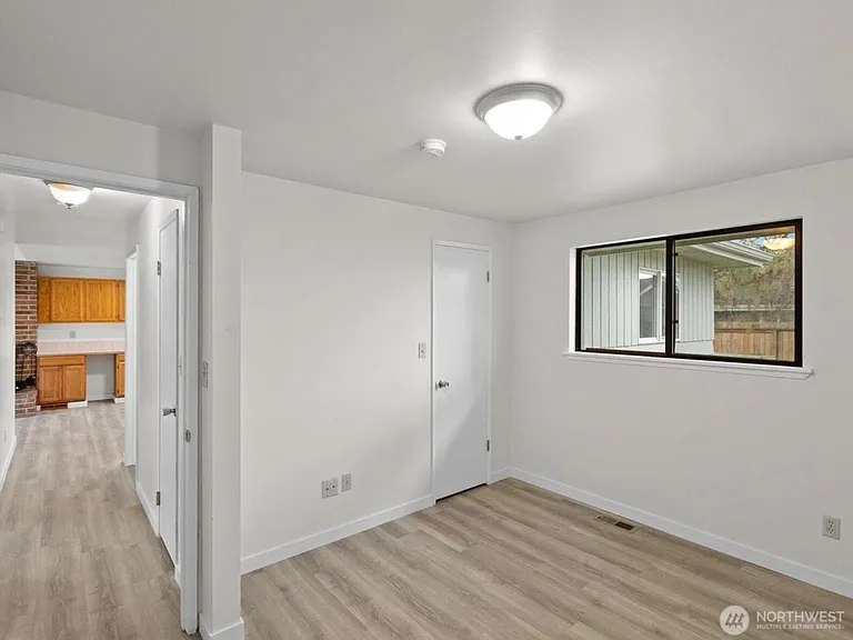 735 F St NE #A — Photo 9