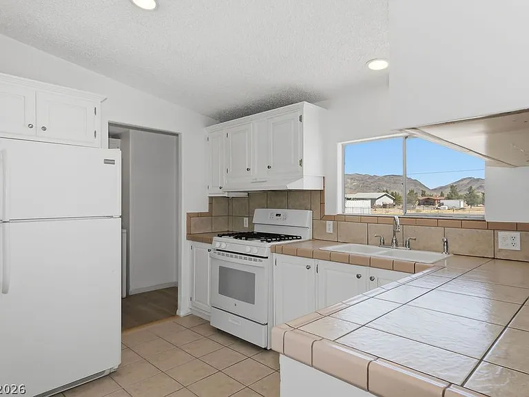 4550 W Horn Rd — Photo 8