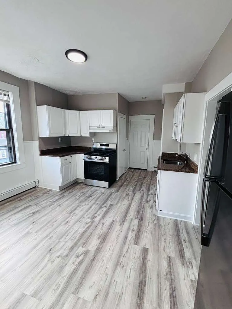 2 bed, 1.0 bath, $2,400 — Photo 1