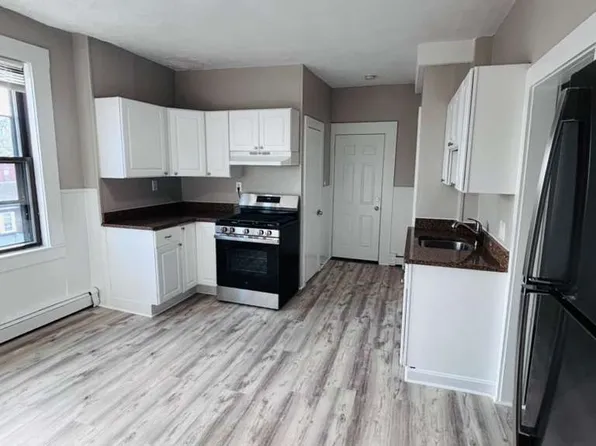 9 Pembroke St APT 3, Chelsea, MA 02150