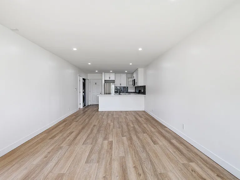 Encino Country Club Apartments — Photo 83