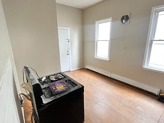 5th image of 49 Bloomingdale Ave #2