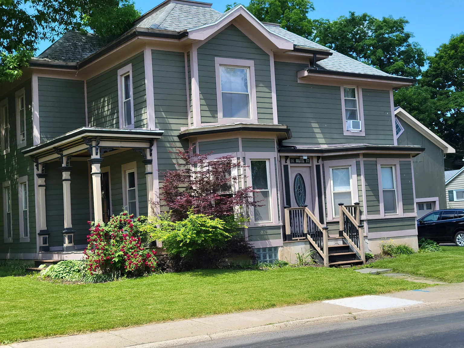 2 bed, 1000 sqft, $1,700 — Photo 1