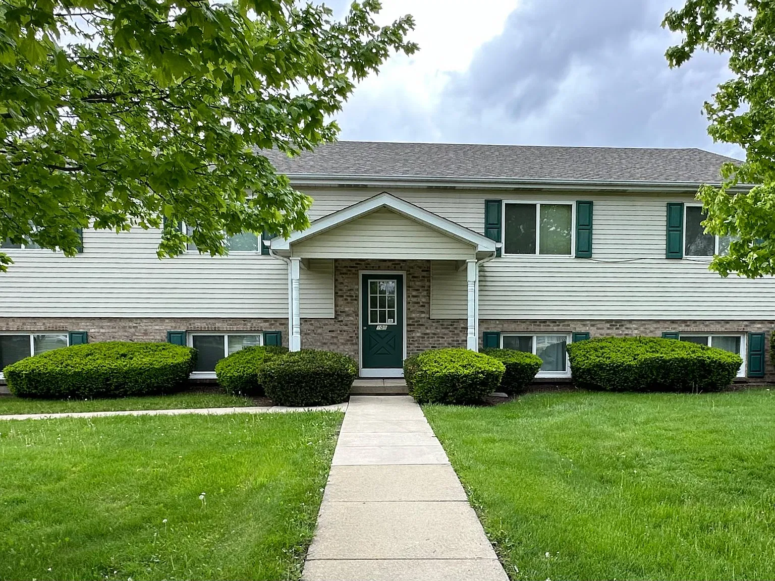 2 bed, 1020 sqft, $1,300 — Photo 1
