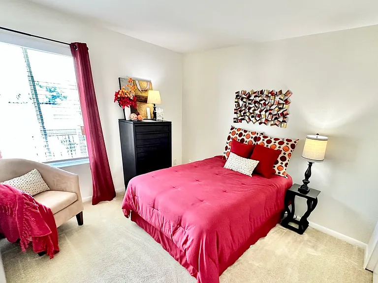 Windsor Lake Apartments — Photo 6
