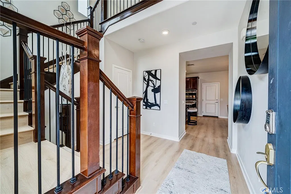 4 bed, 4.5 bath, 2906 sqft, $6,950 — Photo 4