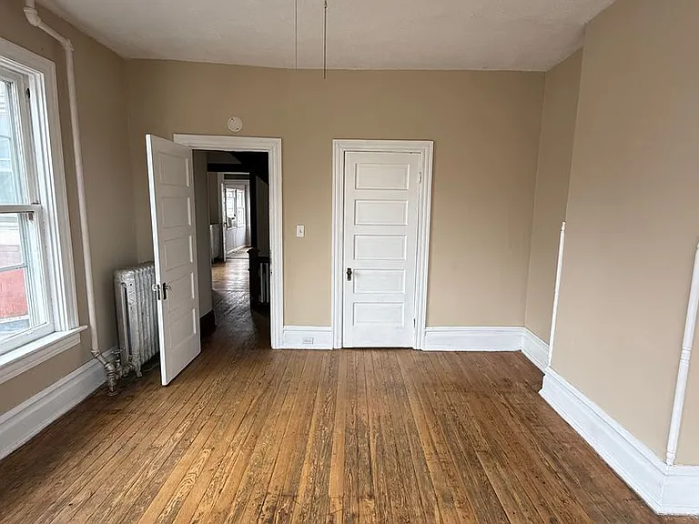 49 W Commerce St — Photo 34