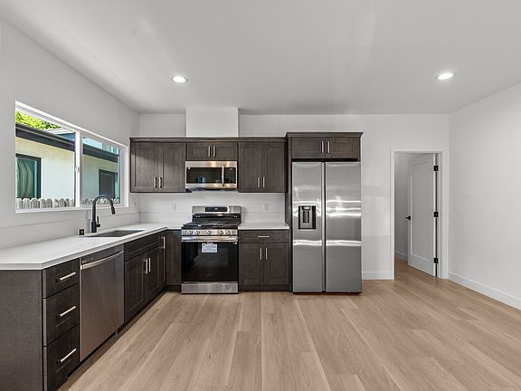 4th image of 1027 Hyperion Ave #1027