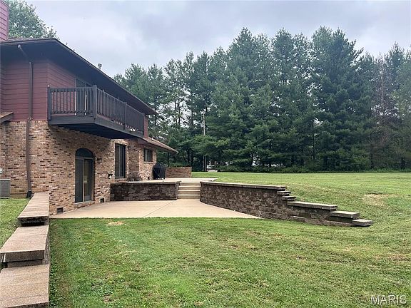 3rd image of 250 Hoffmann Ln