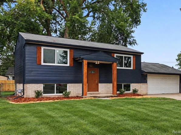 39721 Camp St, Harrison Township, MI 48045