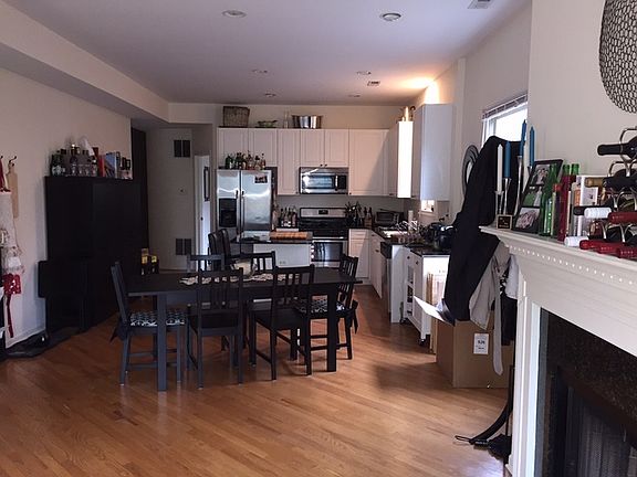 3rd image of 1514 N Wood St #2N