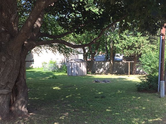 4th image of 415 Carney Ave