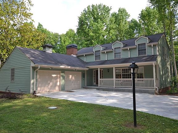 Welcome to 2033 Hessian Ct!