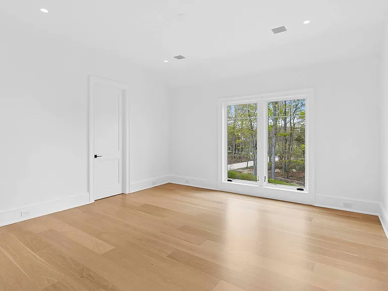 25 Fresh Pond Rd — Photo 13