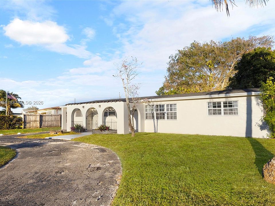 1st image of 3017 Bahama Dr
