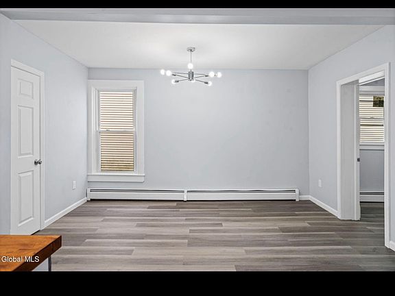 4th image of 27 W Notre Dame St Unit 1B