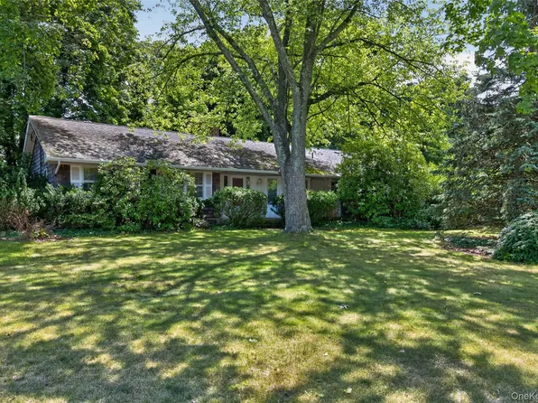 22 S Lot Road, Smithtown, NY 11787